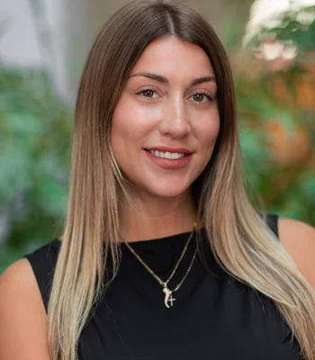 Portrait of Stephanie DiClaudio, Agent.